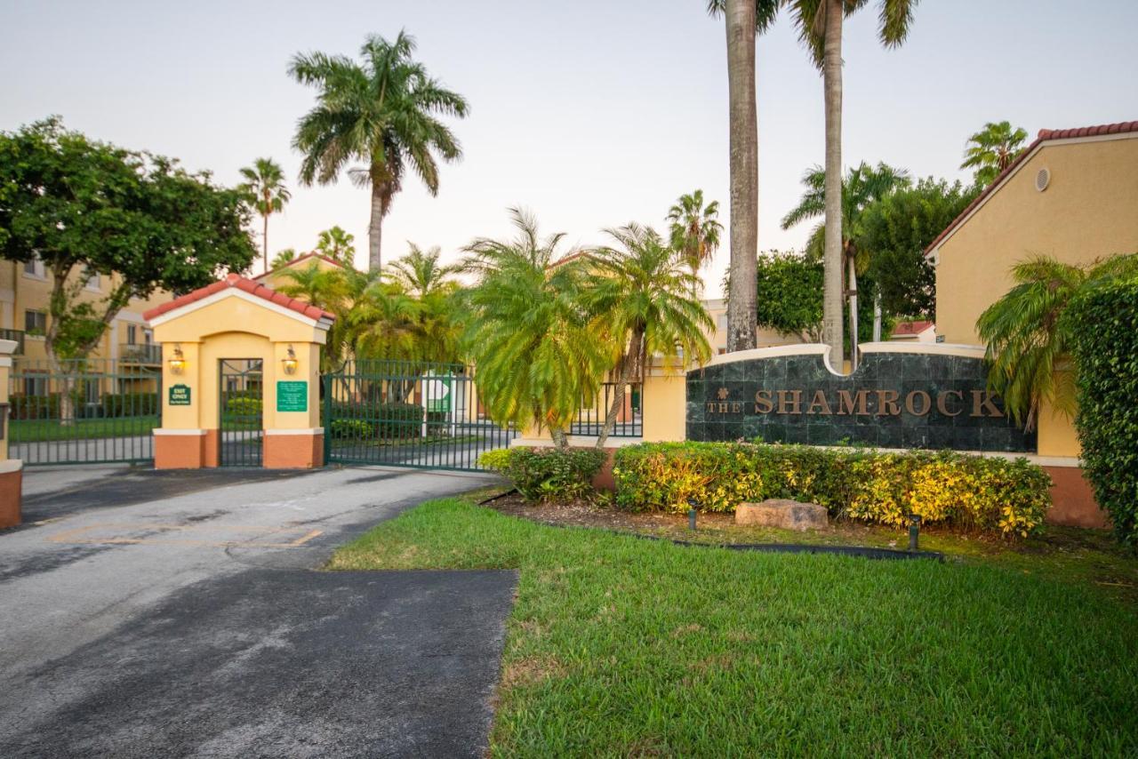 Beautiful 2/2.5 Condo W/Free Parking Fast Wifi Miami Exterior photo
