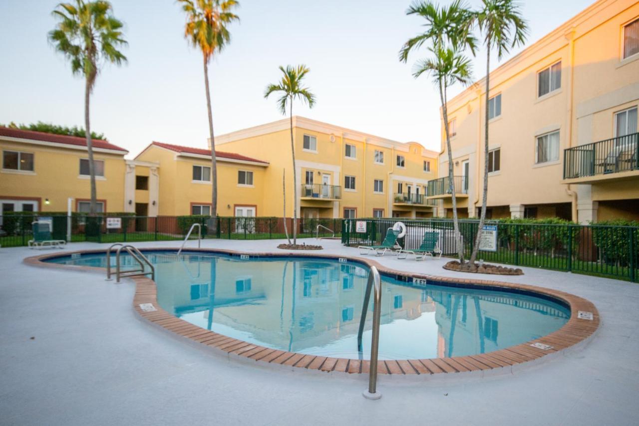 Beautiful 2/2.5 Condo W/Free Parking Fast Wifi Miami Exterior photo